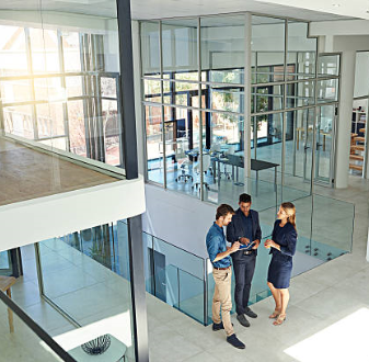 impromptu IT meeting in a hallway